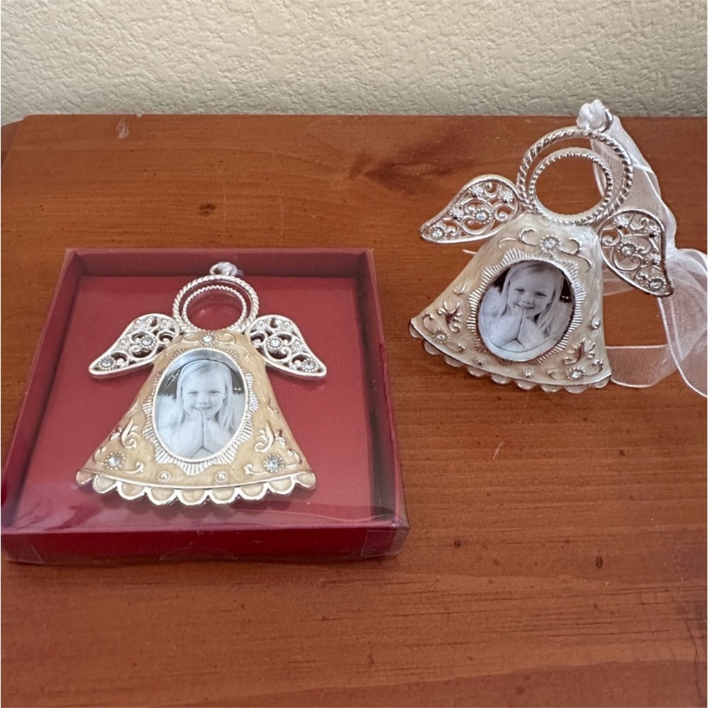 2 Angel frame ornaments.